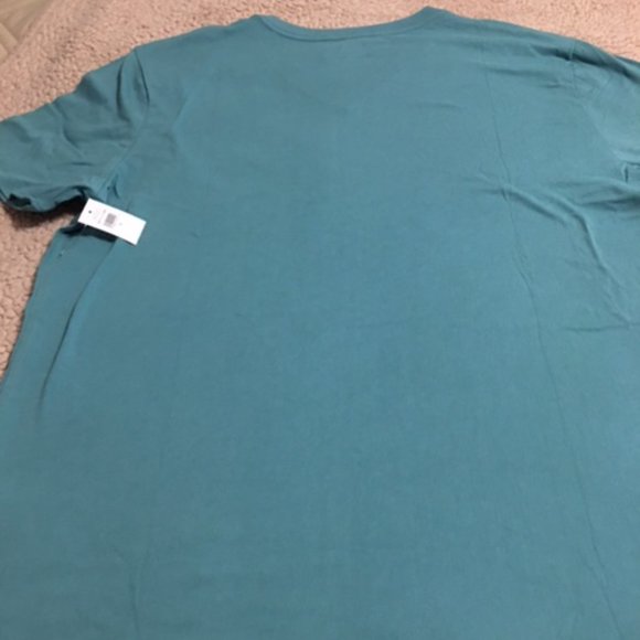 Gap V-Neck T-Shirt  Size Large   NWT - Picture 6 of 6